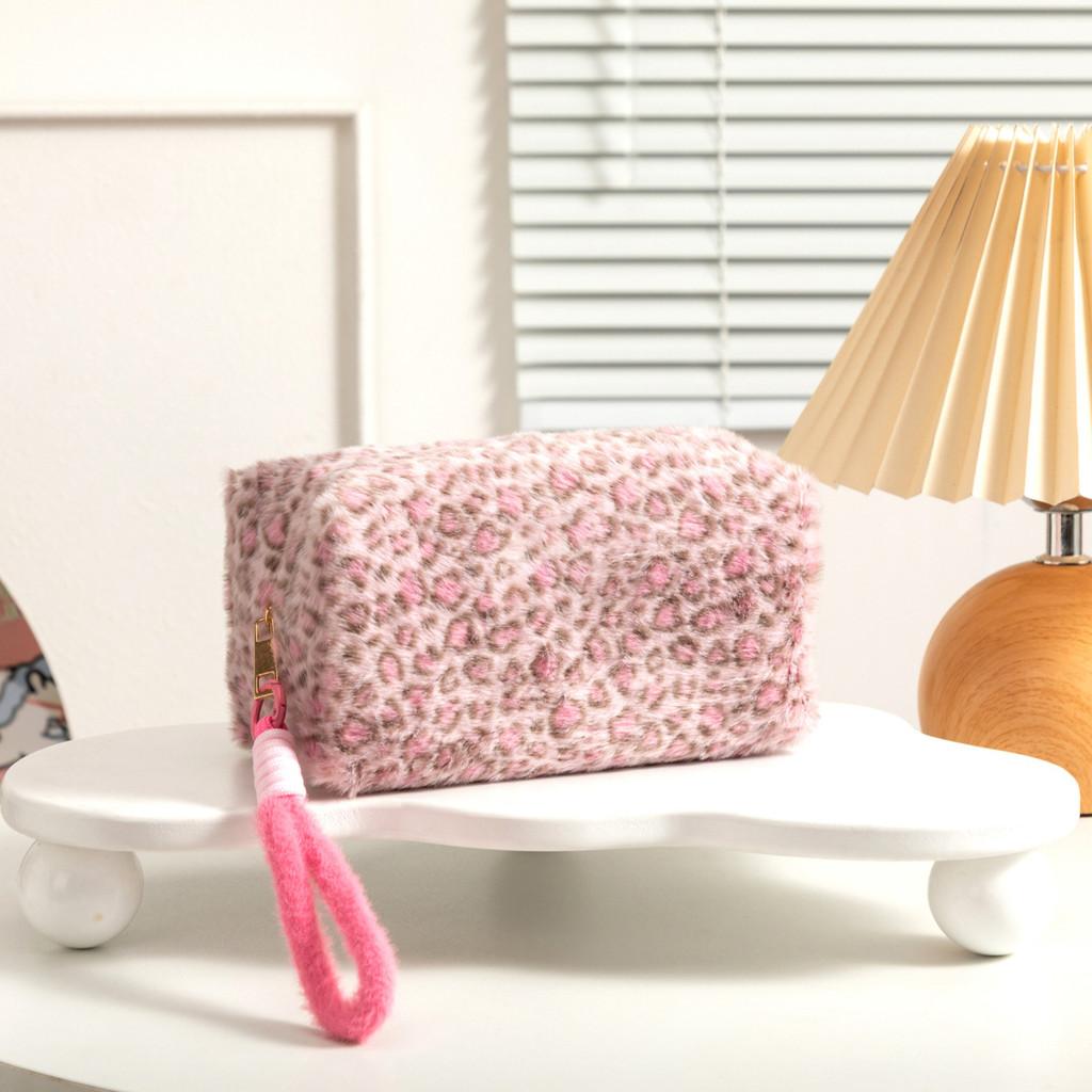 Nordic Style Leopard Pattern Cosmetic Organizer With Plush Material And Zipper Closure For Women