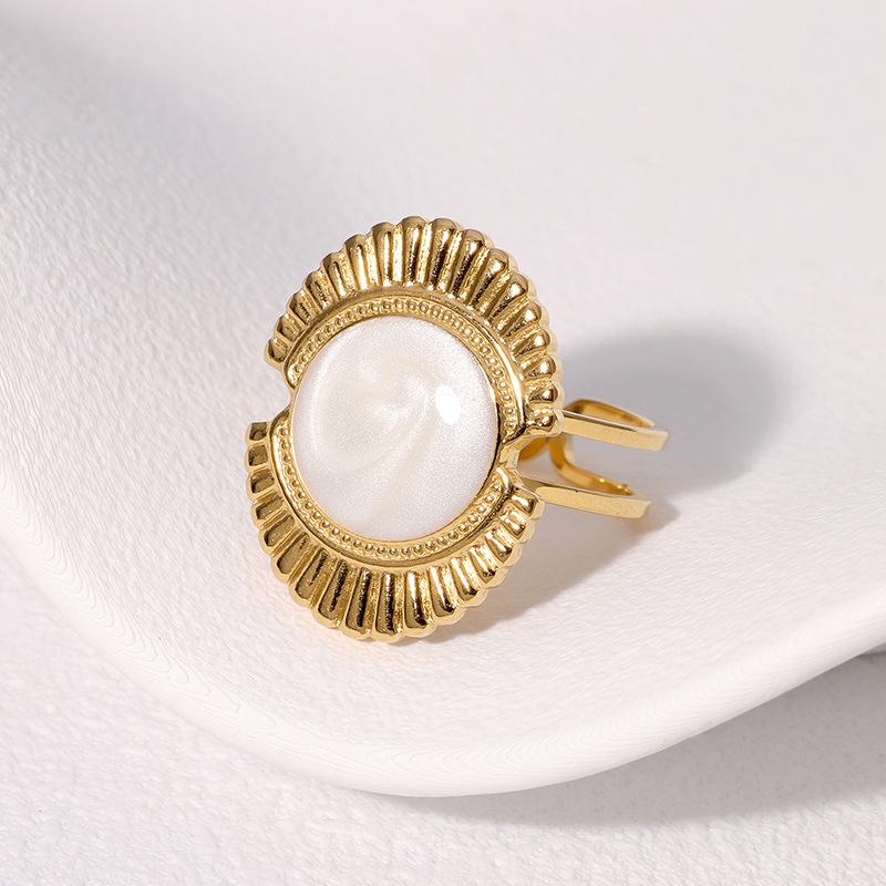 Fashion Alloy Ring Adjustable Size Elegant Design with Textured Frame and Central Decorative Element Suitable for Various Occasions Women Jewelry