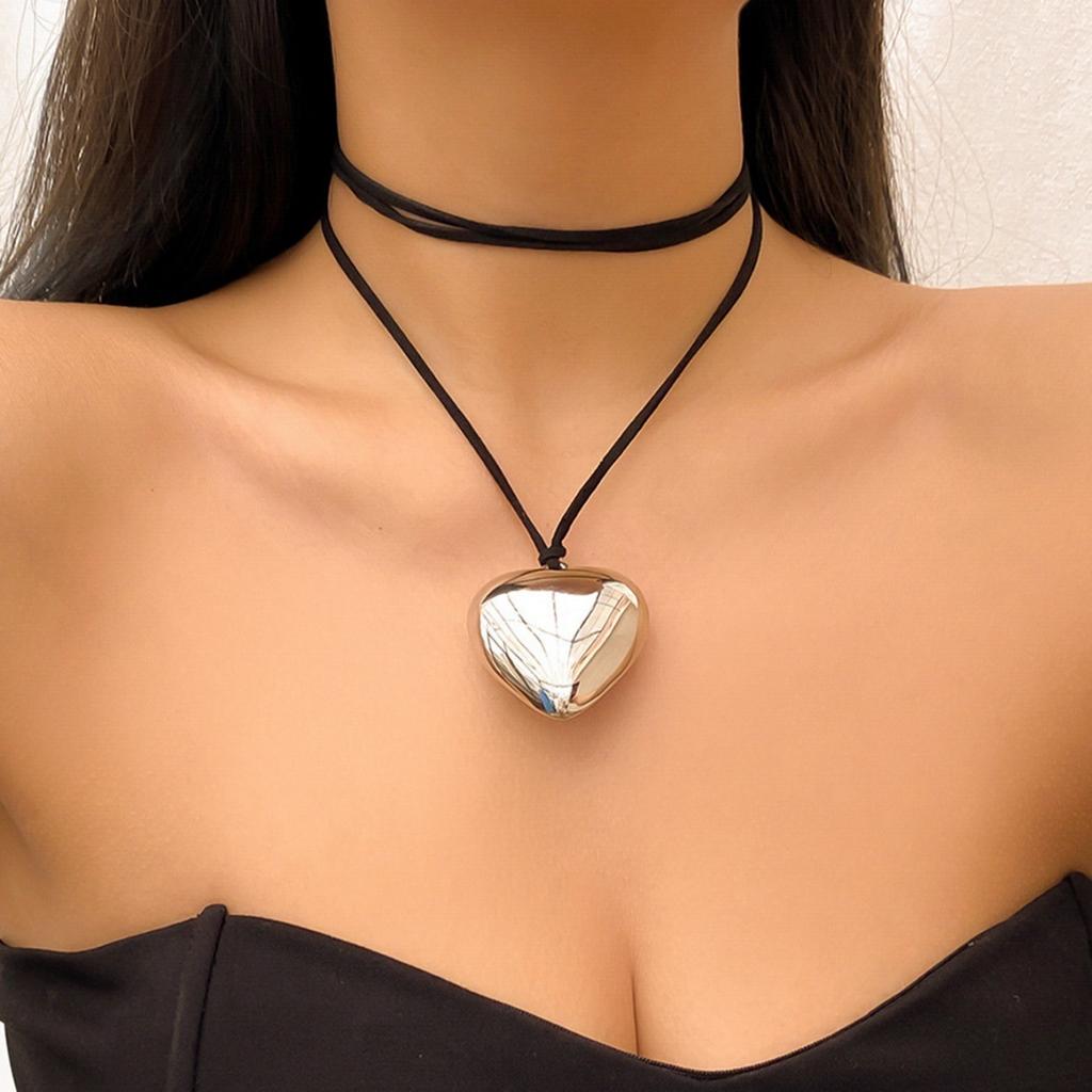 Korean velvet love necklace, Japanese and Korean personality exaggerated long adjustment fashionable versatile creative wear more law accessories
