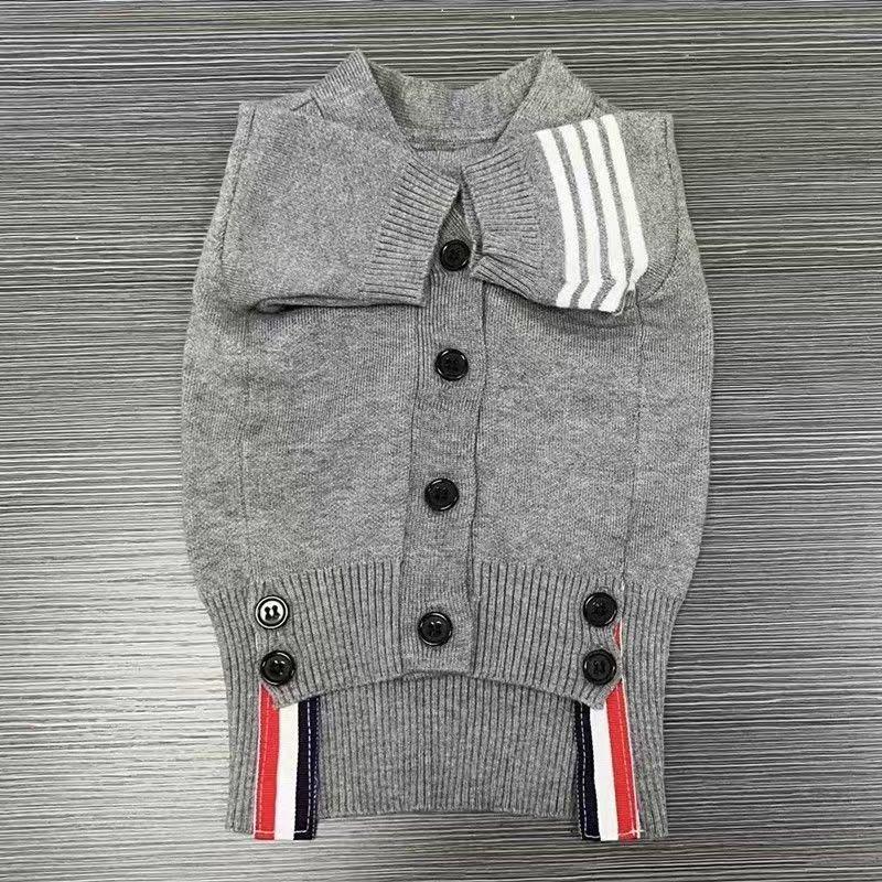 

Trendy Knit Pet Cardigan for Dogs & Cats - Autumn/Winter Wear for Teddy, Pomeranian, Bichon XXL