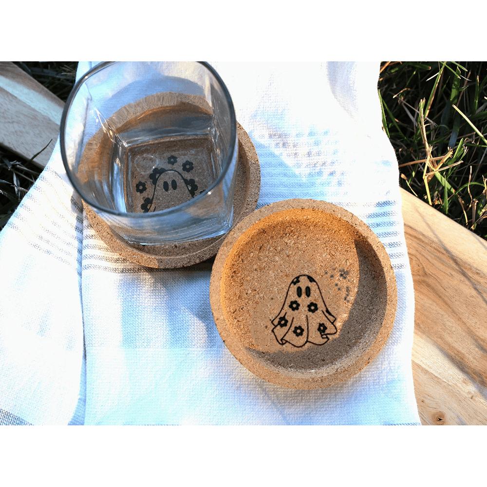 

Halloween Coasters Cute Ghost Wood Cork Coaster Halloween Barware Fall Ghost Kitchen Home Party Decor Supplies Witchy Decor Gift 1PCS10.3cm