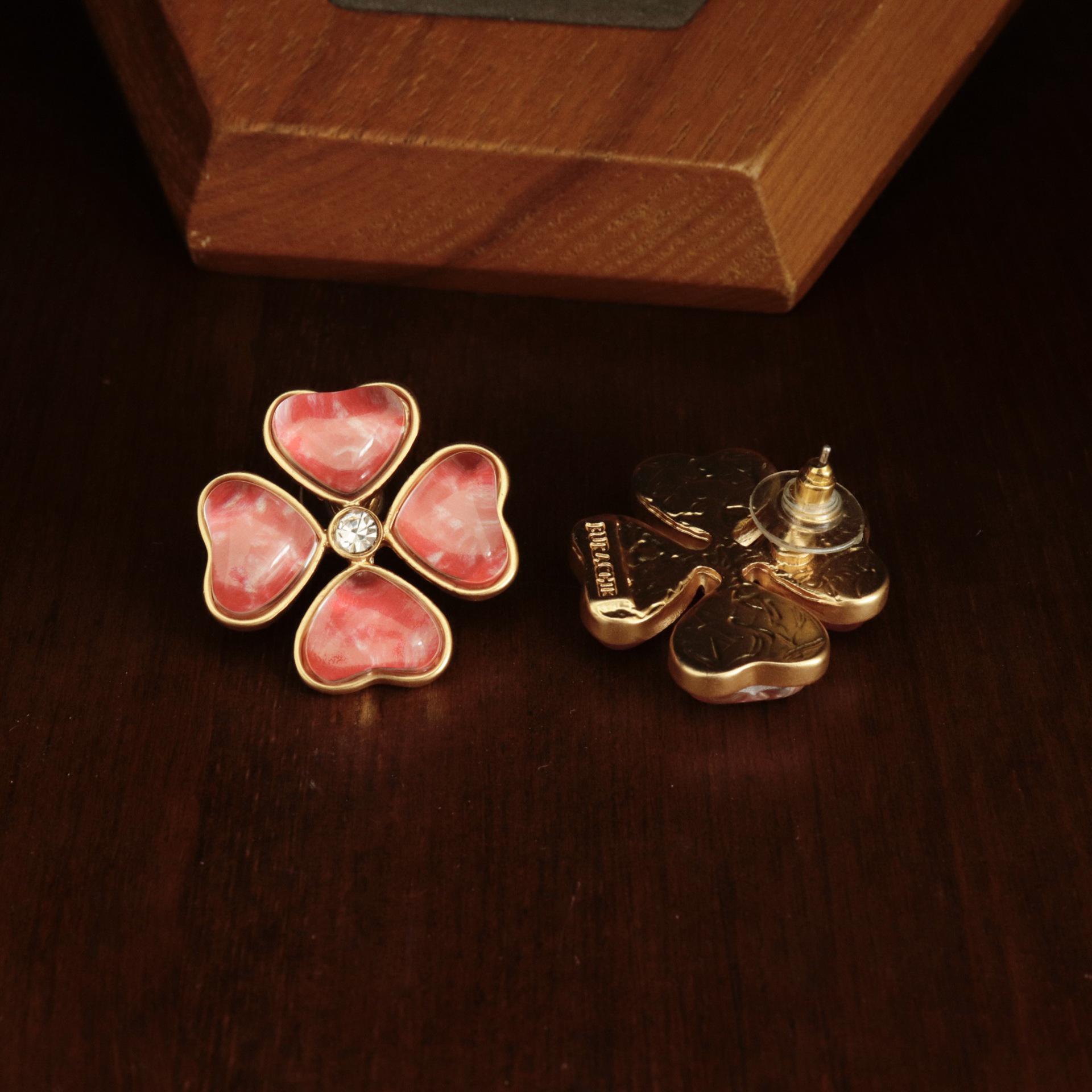 Vintage Gold-Plated Pink Flower Stud Earrings & Elegant Retro Double-Layer Petal Brooch Set сережек