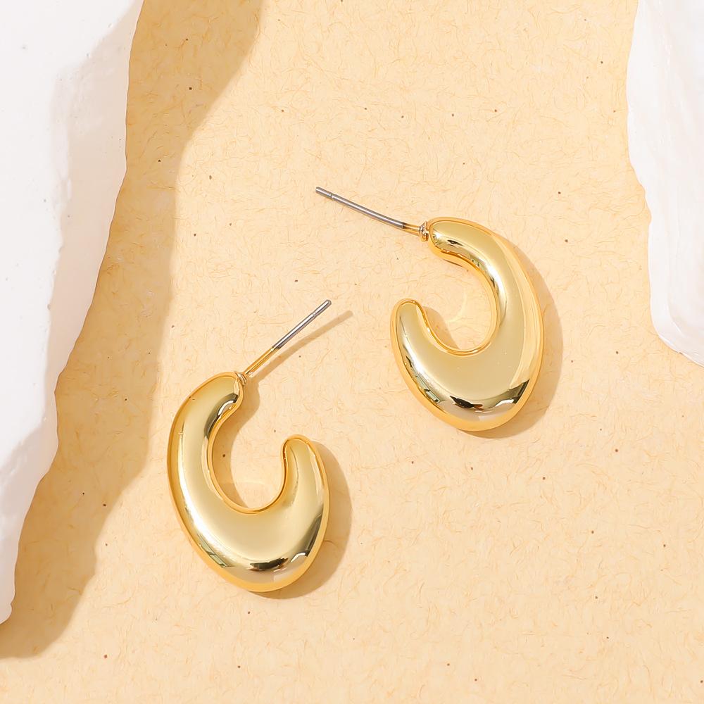 Retro Doudou C-shaped stud earrings French texture sense personalized fashion versatile light luxury sense wide face ear jewelry women