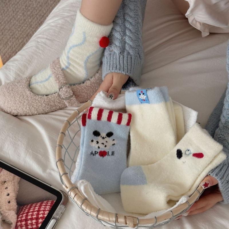 Dog Play Ball Ball Autumn and Winter Thickened and Fleece Warm Australian Fleece Socks, Female Puppy Fur Ball Party Cloth Label Mid-calf Socks