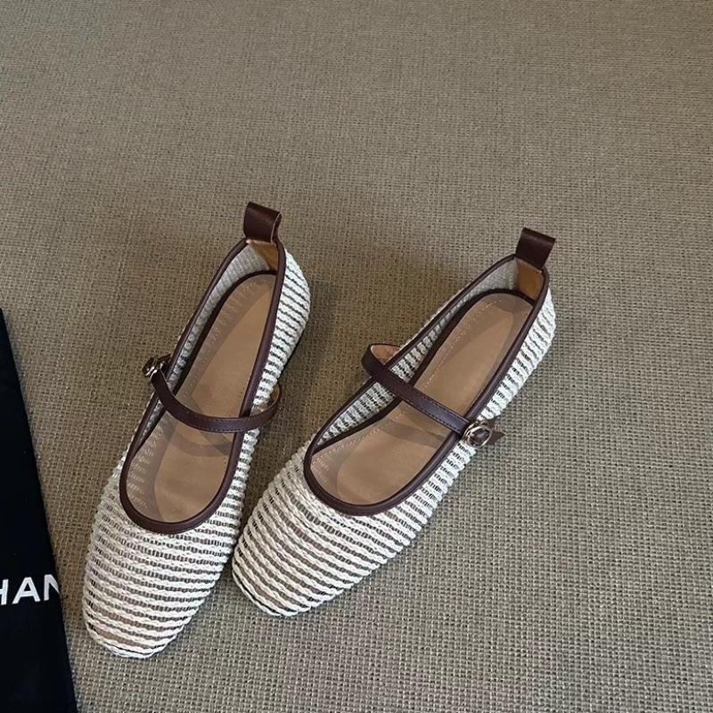 Modische neue Einzelschuhe, dünn und nicht müde, flachsohlige Einzelschuhe, flacher Mund PU Gummi PU eckige Zehenpartie Ein-Riemen-Schnalle