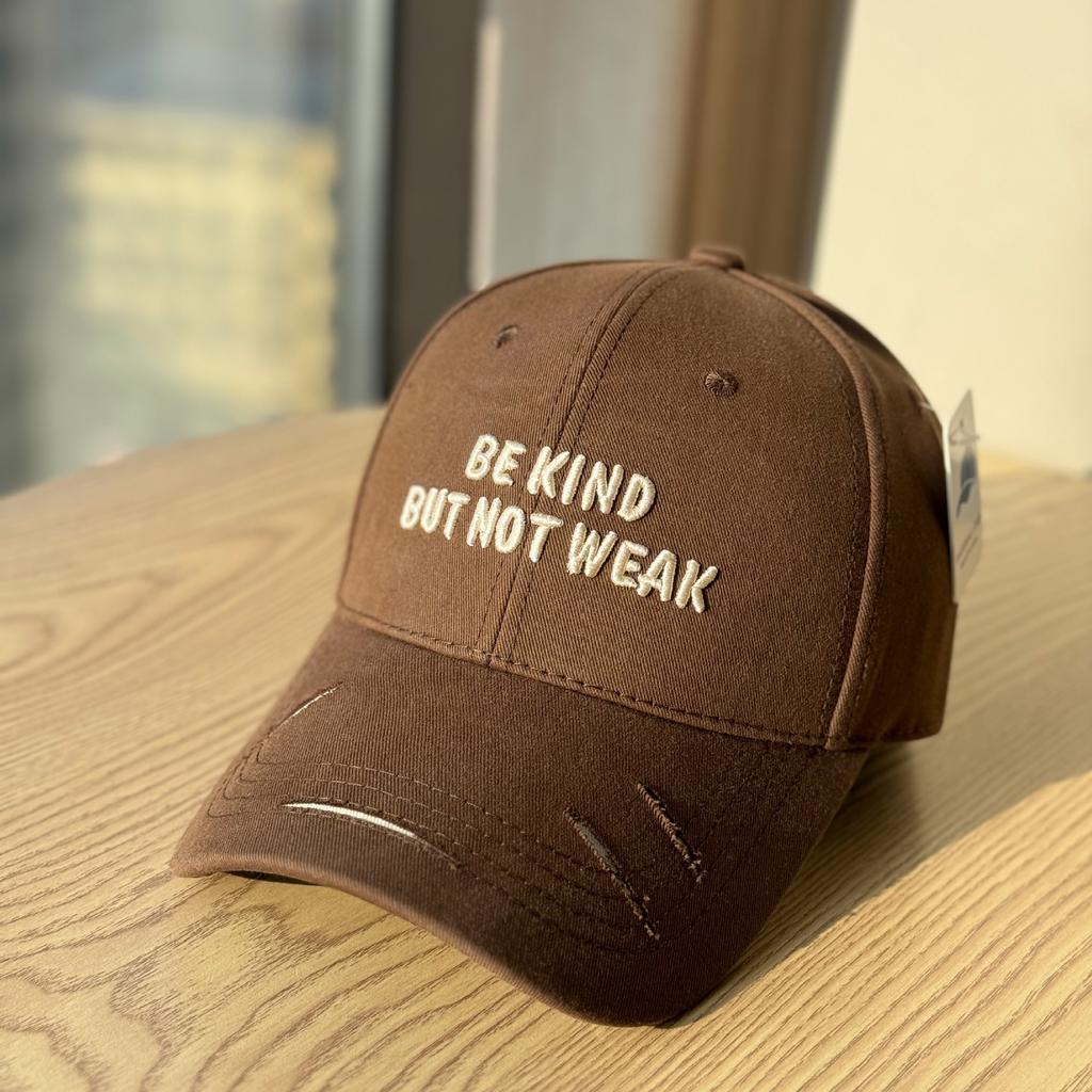 High-quality New Hard-top Baseball Cap with Three-dimensional Embroidered Letters, Makes the Face Look Smaller, Suitable for Large Head Sizes, Sun