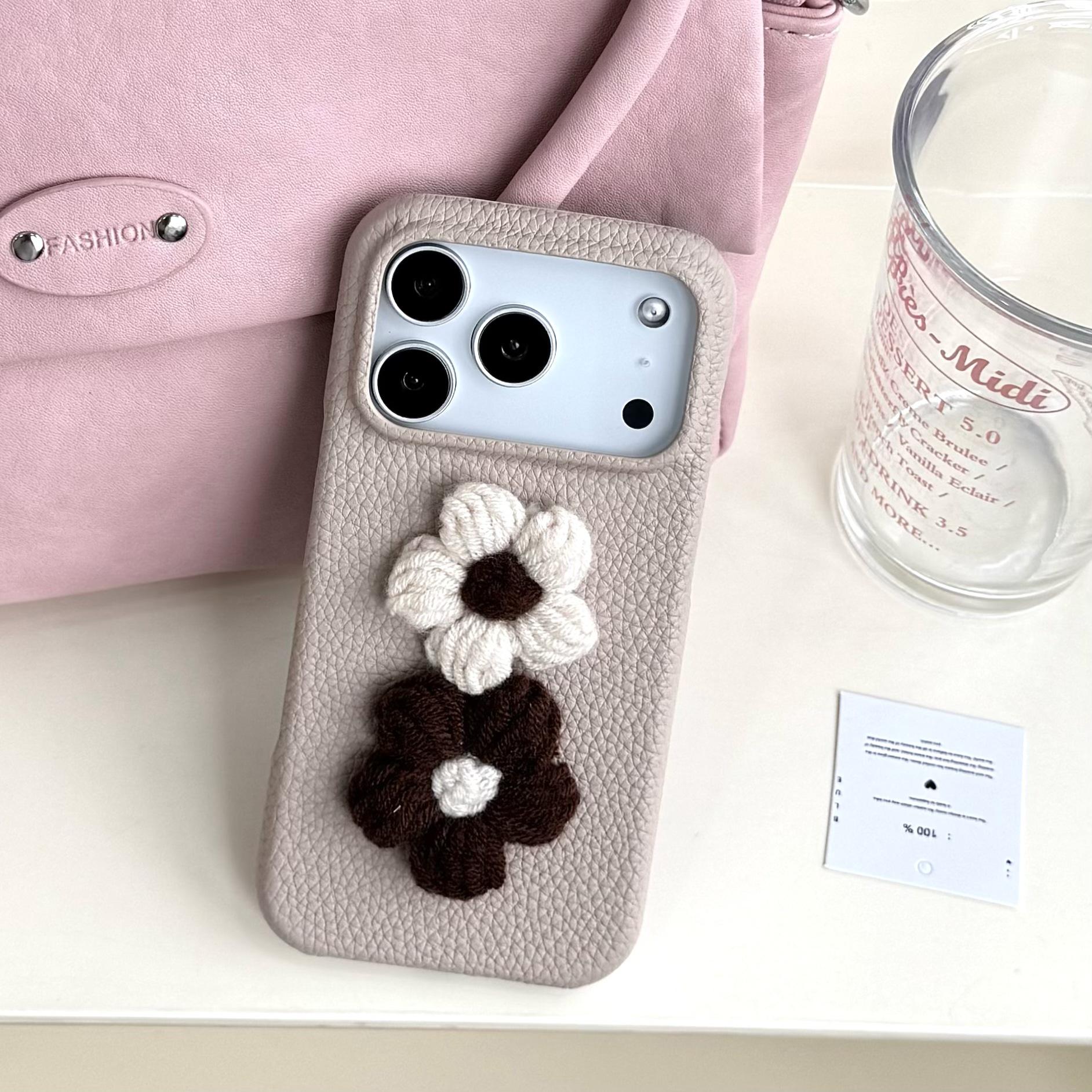 

Compatible Phone Cases: Google Pixel 10, Google 9 Pro XL, Sony 1 VII, and 10 VI - Plush and Leather Flower Designs Google 10proXL світлого кольору хакі