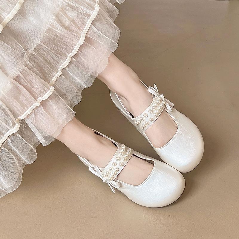 

French Mary Jane single shoes women s 2025 autumn and summer new models with skirts, small leather shoes are beautiful, flat and gentle evening shoes 35