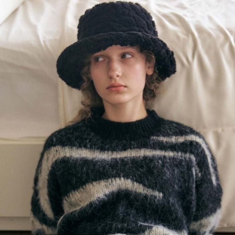 Poesiedame PEBBLE FUR BUCKET HAT IN BLACK