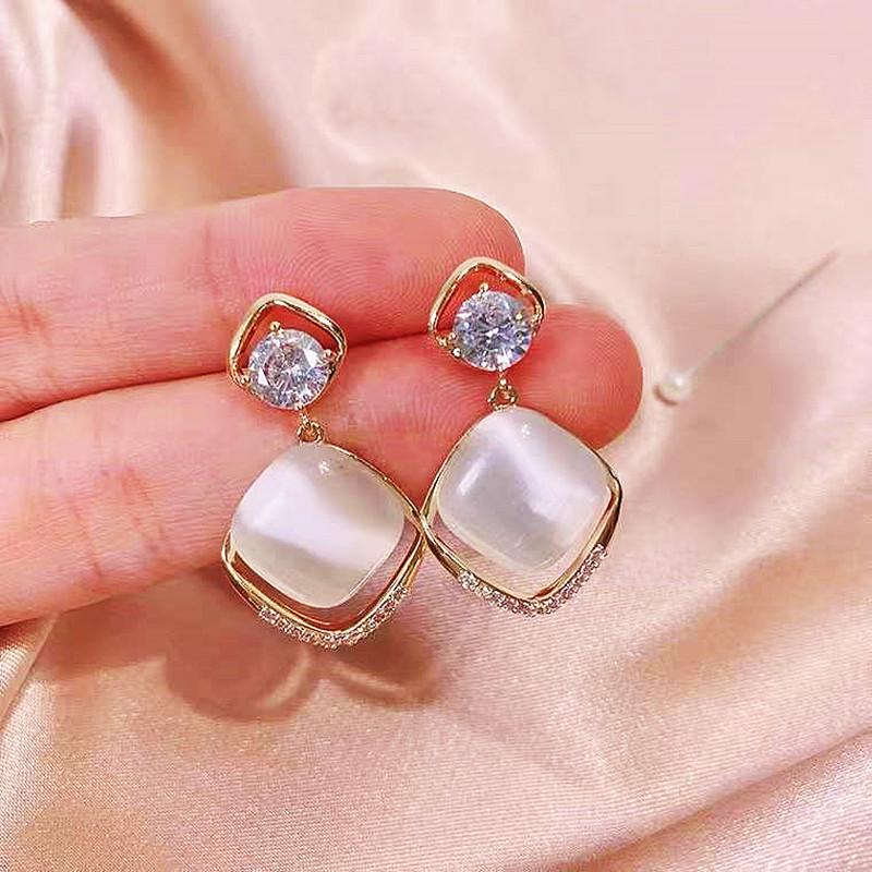 Korean Fashion Cat s Eye Diamond Studs: S925 Sterling Silver Earrings for Women Electroplated