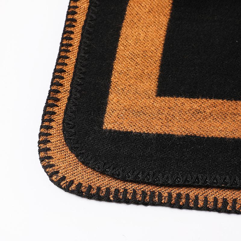 Poncho a mantella aperto davanti a righe floreali nero e grigio, coperta da viaggio a maglia grossa, scialle avvolgente
