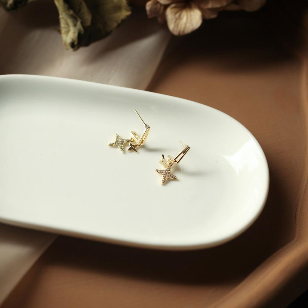 Shiny Temperament Earrings Fashionable and Trendy Design Versatile and Exquisite Earrings Four-colored Stars