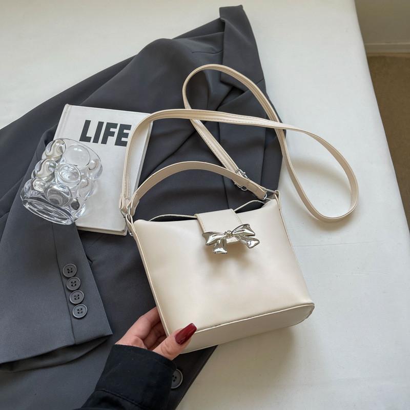 2024 New Casual Armpit Bag Simple Street Fashion Handbag Crossbody Bucket Bag Women French Chic Shoulder Bag Black