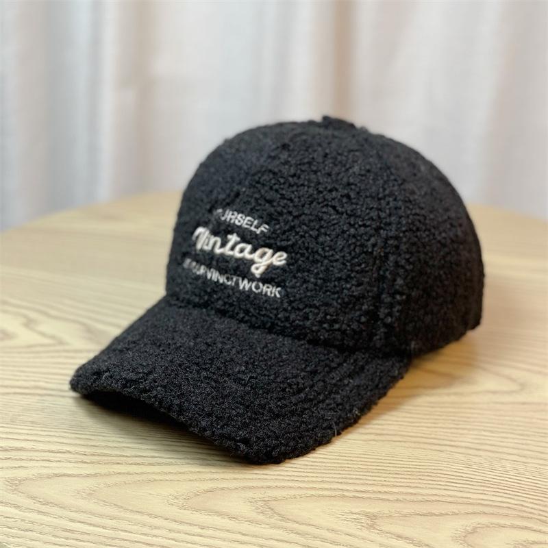 Hat Women's New Winter Fashion Versatile Autumn and Winter Furry Thickened Warm Peaked Hat Trend