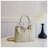 Today's popular bags are women's summer versatile new casual messenger bags and women's portable bucket bags.