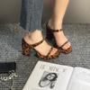 Hochhackige Sandalen Damen Leopardenmuster Zehenfrei Wort mit dicken Absätzen, schönes Temperament Französisch wasserdichte Tisch coole Hausschuhe Damen Sommer