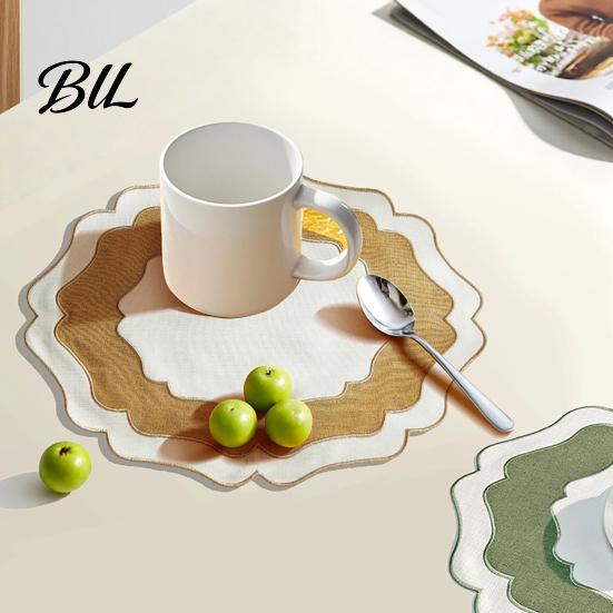 Washable Placemat Scalloped Linen Dining Table Mat Machine Wrinkle Colorful Free for Home Farmhouse Kitchen Restaurant Wavy Edge
