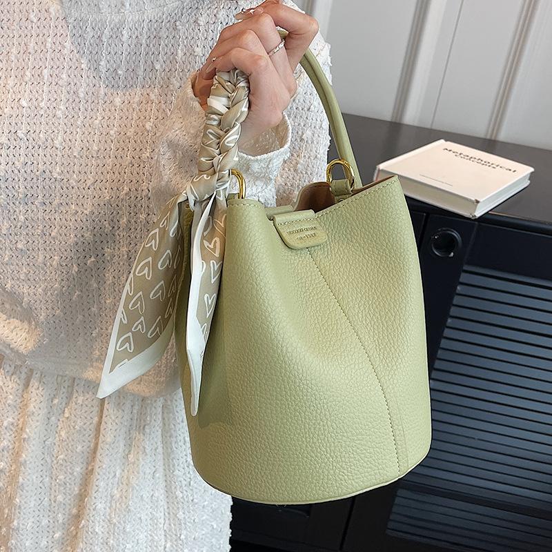 A Niche Design Bag for Summer, A Single-shoulder Crossbody Bag with A High-quality Hand-held Bucket Bag