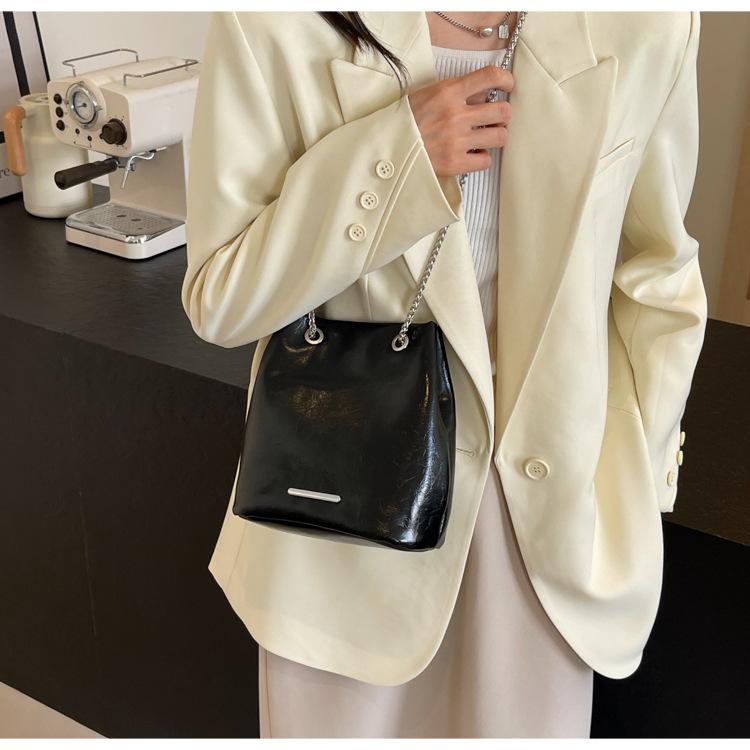Large Capacity Bucket Underarm Bag Women's New Fashion Chain Shoulder Bag Soft Leather Versatile Bucket Bag