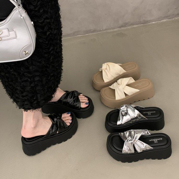 Muffin Thick-soled Cool Slippers Women's Summer Wear 2025 New with Skirt High-end High-heeled Beach One-word Sandals