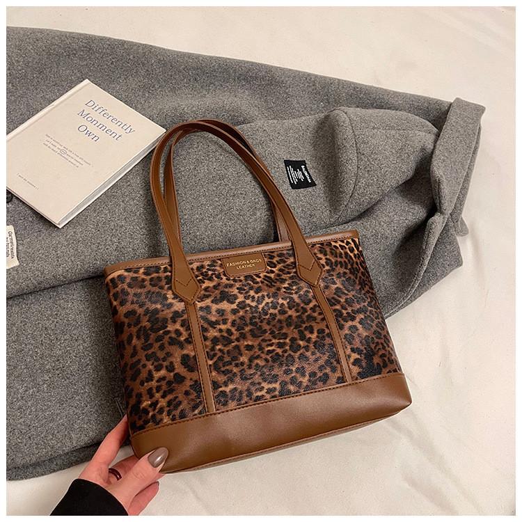 And Modern Elegant Color Block Tote Bag For Women Featuring Chic Leopard Print And Zipper Closure