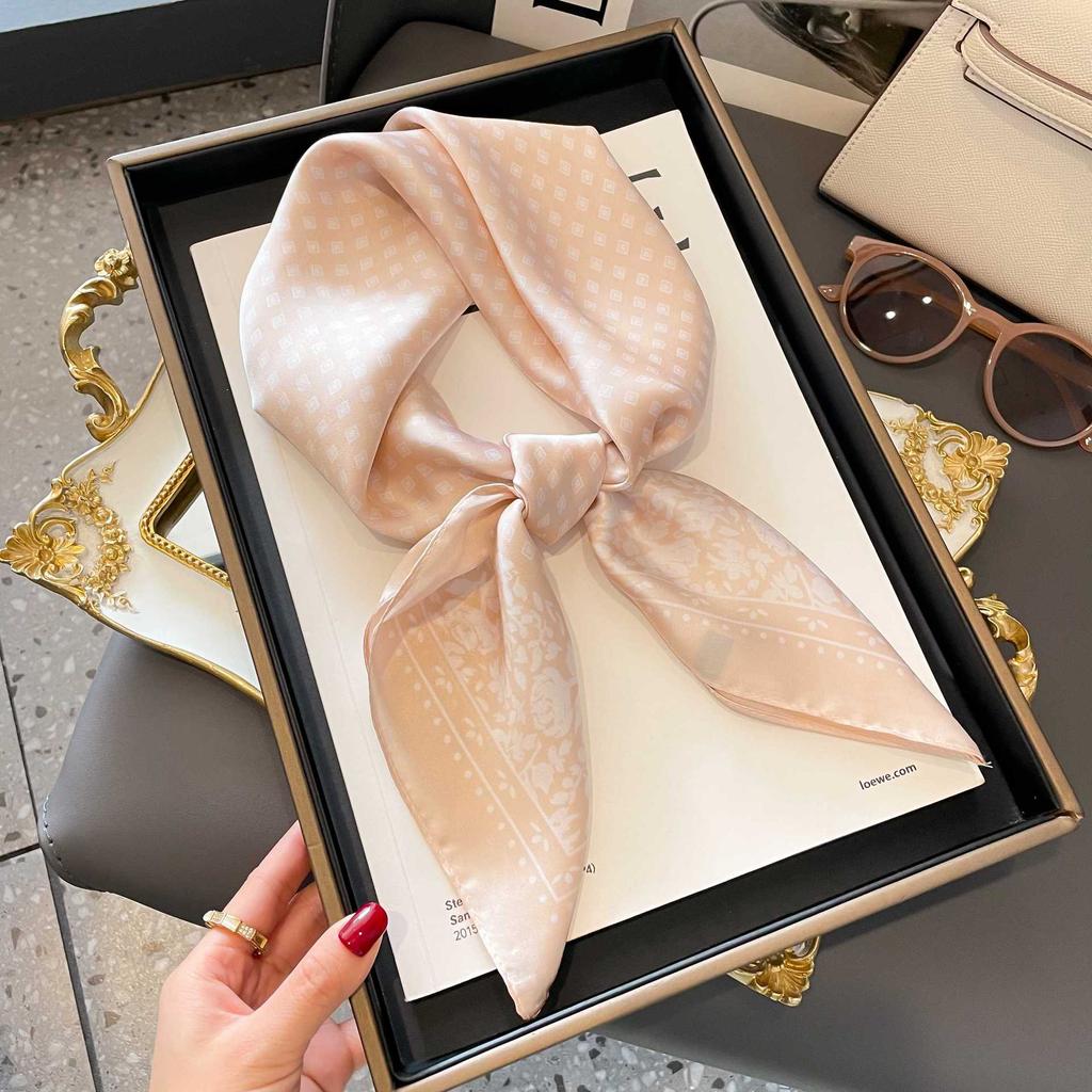 Silk scarf women's neck new scarf with coat 70 small square scarf scarf mother high-end scarf