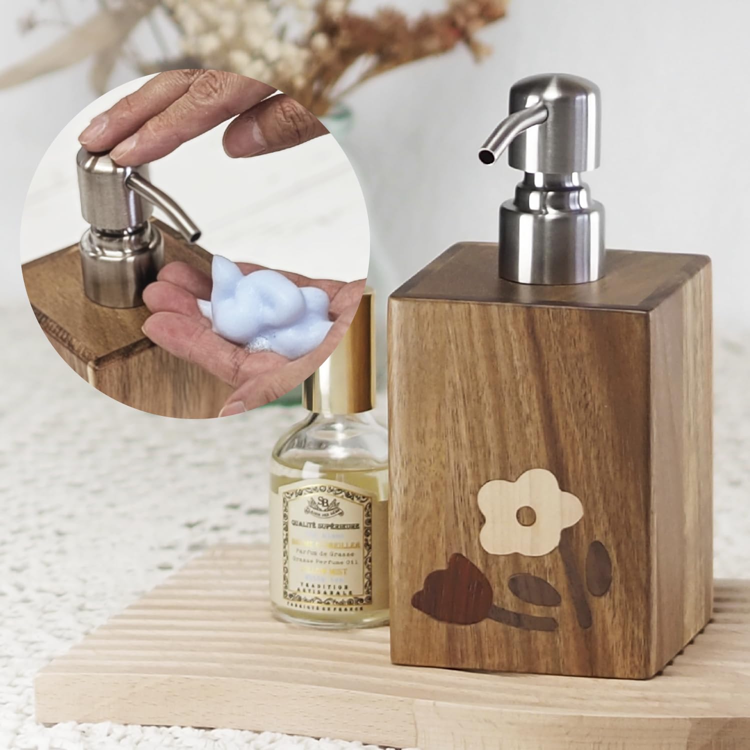 

Nordic-style wooden soap dispenser with foaming soap bottle, featuring a floral pattern. Stylish, natural design, simple, and perfect for kitchen or