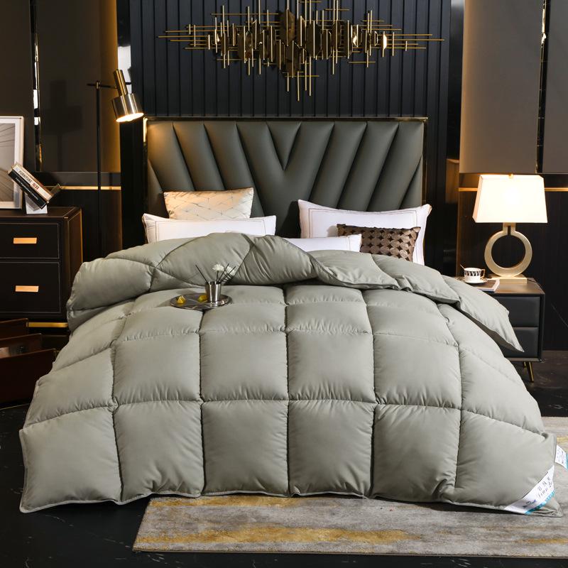 All-Season Feather Silk Imitation Down Quilt for Hotel Bedding