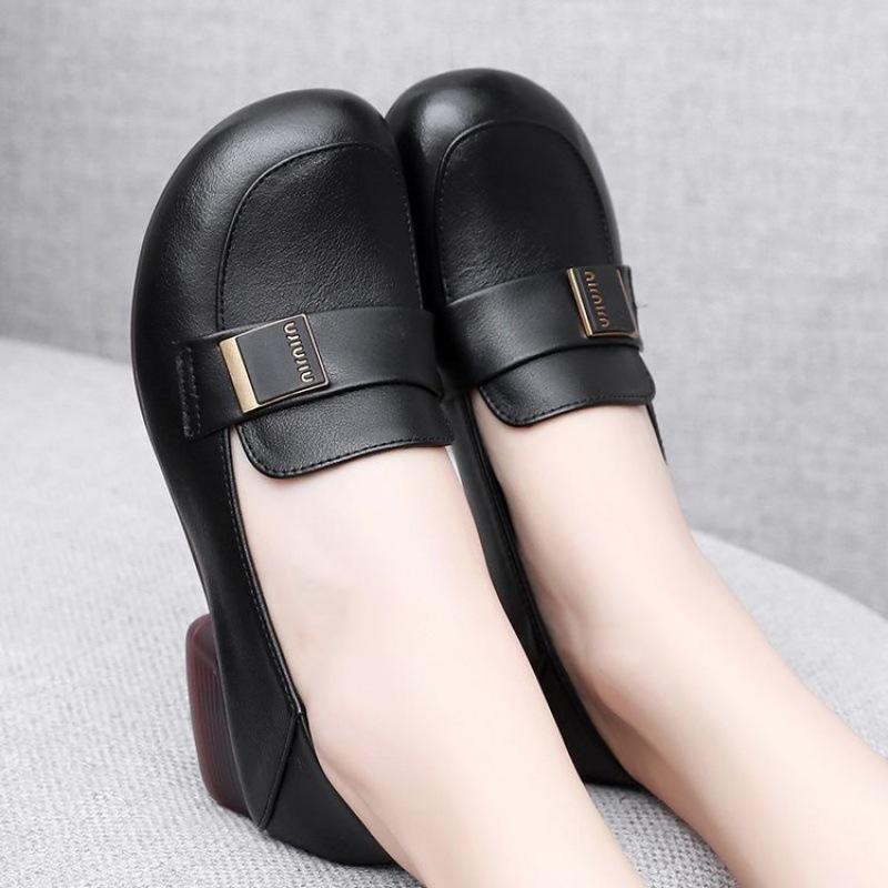 

Casual single shoes soft sole round head mother thick heel soft leather loafers 2025 spring and autumn new versatile light mouth small leather shoes 40 чёрный