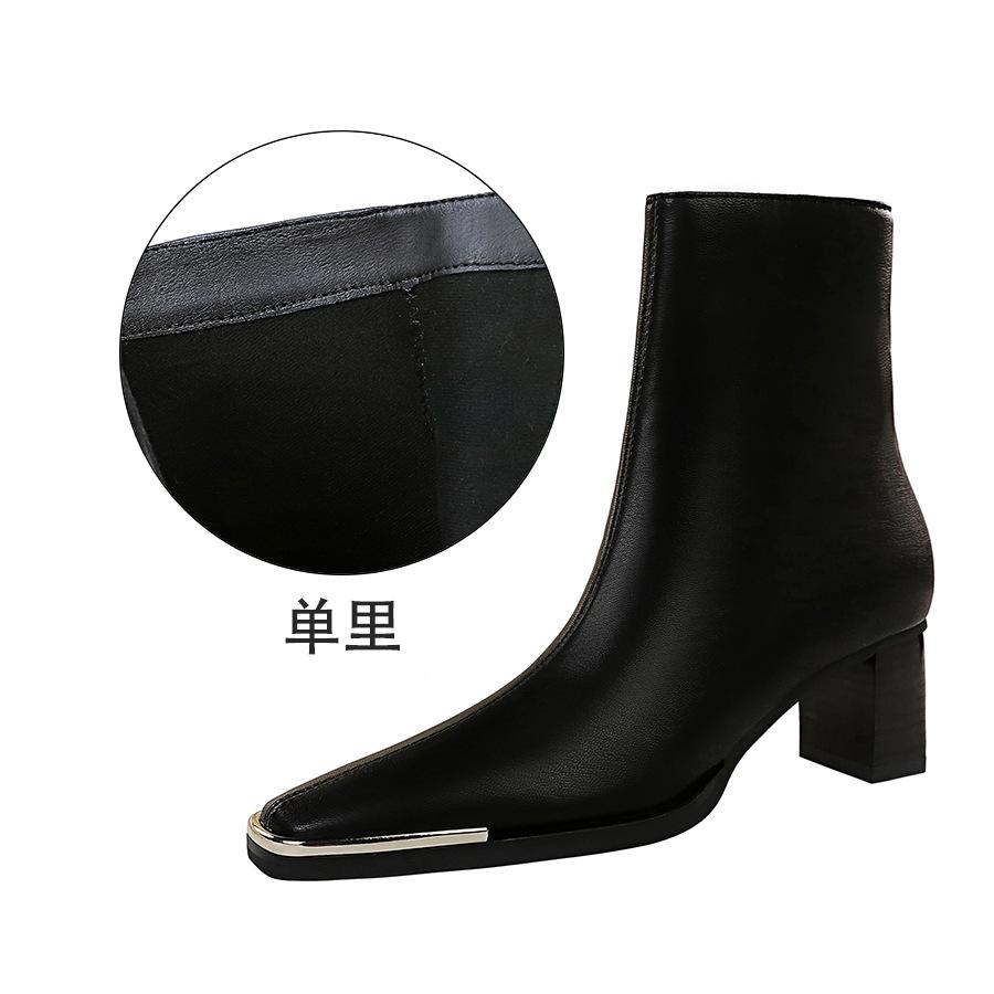 

Сексуальные и тонкие ретро зимние короткие ботильоны на толстом каблуке и высоком каблуке, с металлической декоративной квадратной головкой, женские ботинки 34