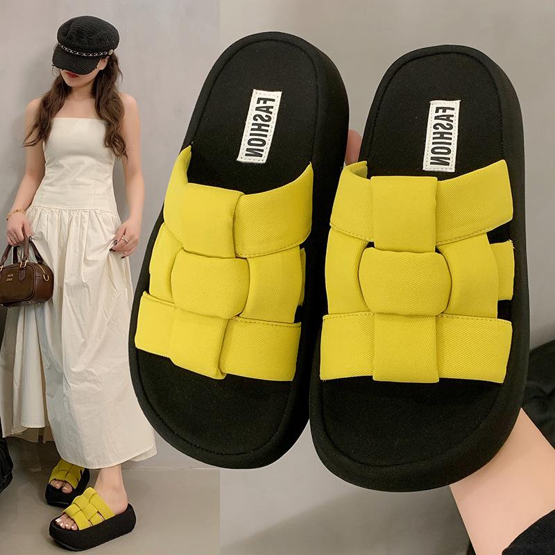 

Slippers with skirts for women s summer wear 2025 new thick-bottomed versatile beach one-word slippers, premium cool slippers 40 жовтий
