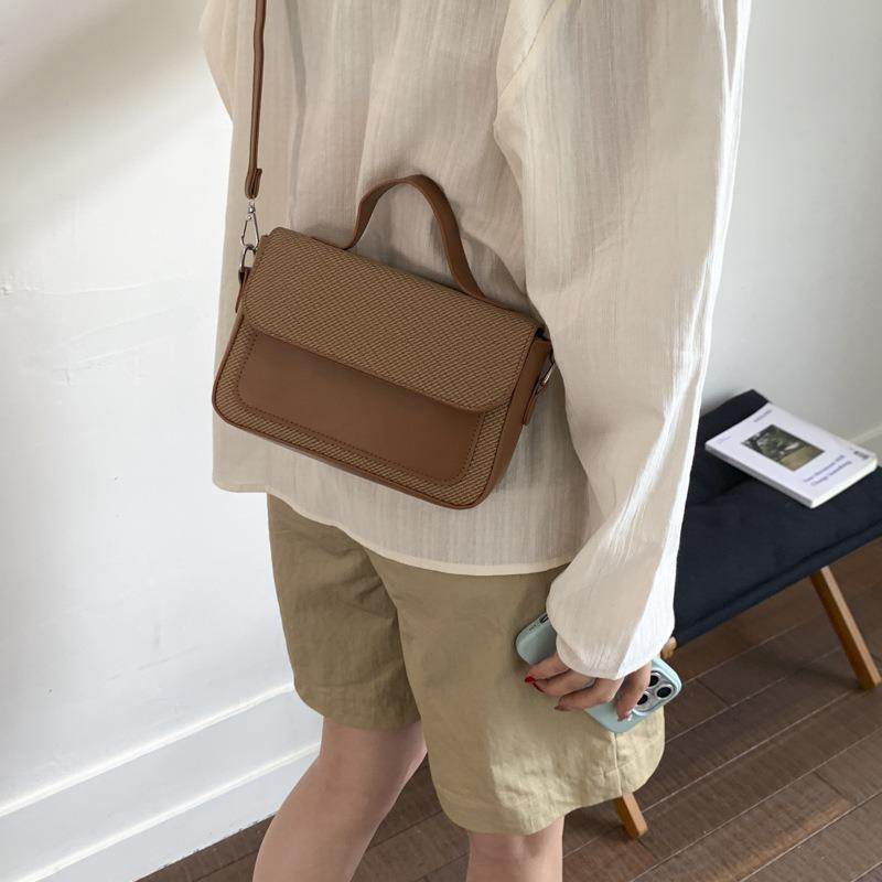 Fashion Bag Women's New Spring and Summer Simple Temperament Small Square Bag Texture Niche Single Shoulder Oblique Span Bag