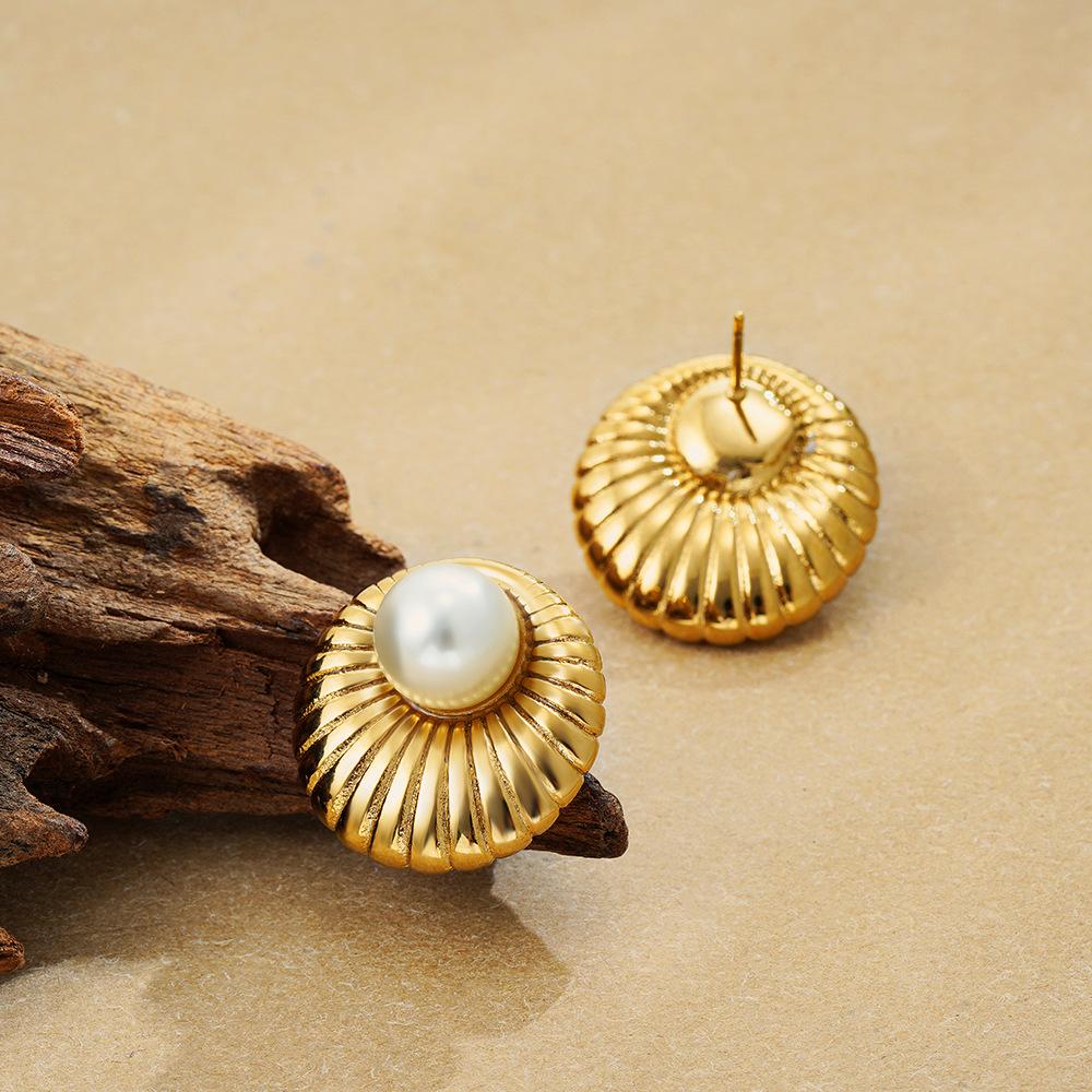 Stainless steel 18K gold pearl stud earrings round pearl earrings light luxury ear jewelry