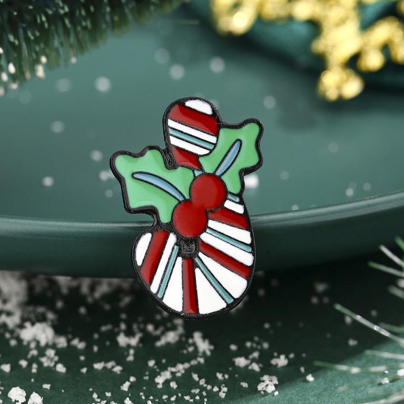 Christmas Brooch Christmas Hat Gift Alloy Snowflake Decoration Elk Delicate Brooch Christmas Ornament Badge