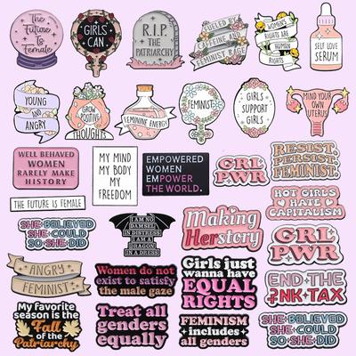 30 Arten Feministische Emaille-Pins Kreative Frauen Mädchen Macht Anstecknadeln Broschen Rucksack Kleidung Schmuckzubehör für Frauen