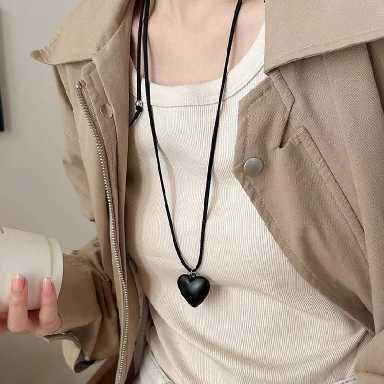 Fashionable Resin Heart Choker with Velvets Tie Adjustable Length Neckchain for Women Eye Catching Sweater Chain Jewelry