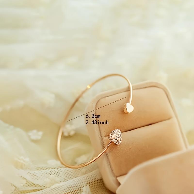 1 Bransoletka w kształcie serca dla kobiet, o prostym i otwartym designie, Elegancka biżuteria imprezowa, Wszechstronna biżuteria do codziennego noszenia, oraz Delikatna