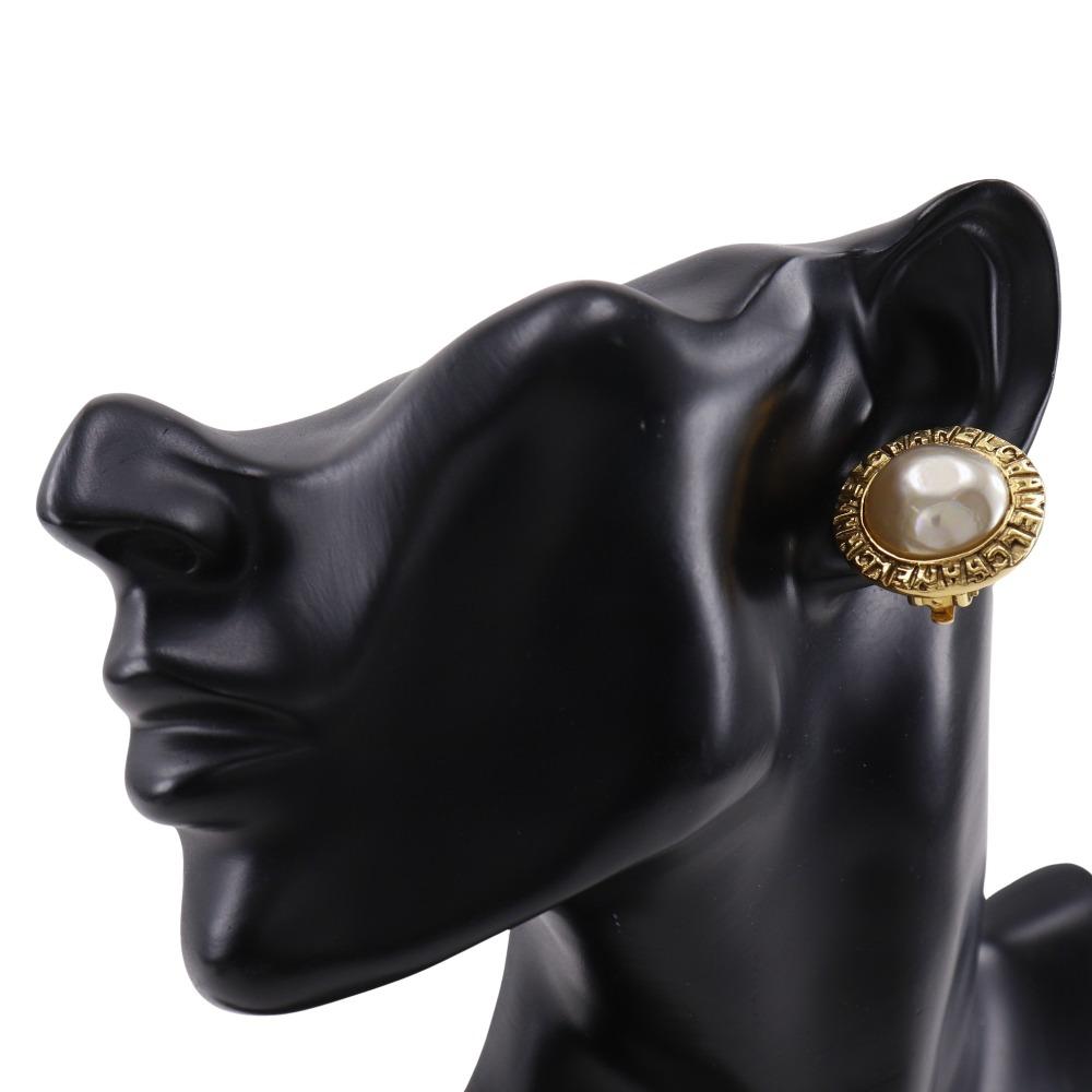CHANEL Round logo Earring vintage Plated Gold/Fake pearl 21.8g Women Used