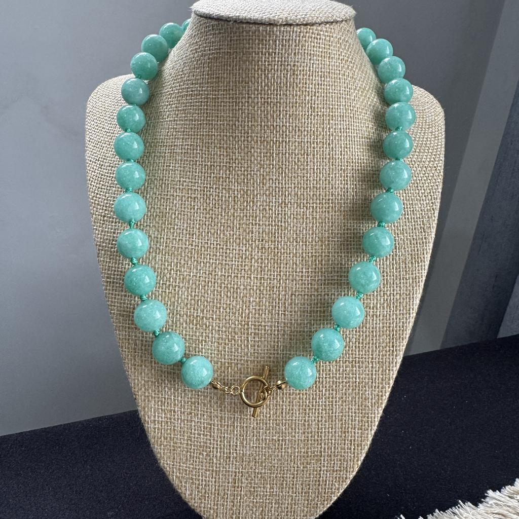 Neuer Eingang Individueller Regenbogenperlen Schmuck Bunter Naturstein Halskette Grobes Edelstein Knebelverschluss Geschenk für Frauen für Boutiquen