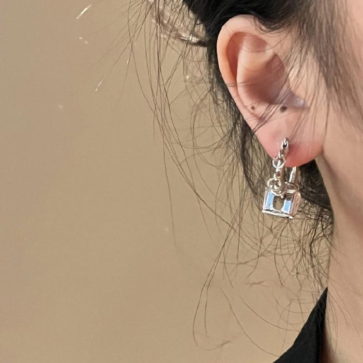 Fashionable Heart Earrings With Retro Charm Alloy Materials Designs for Fashion Enthusiasts Seek Comfortable Wear