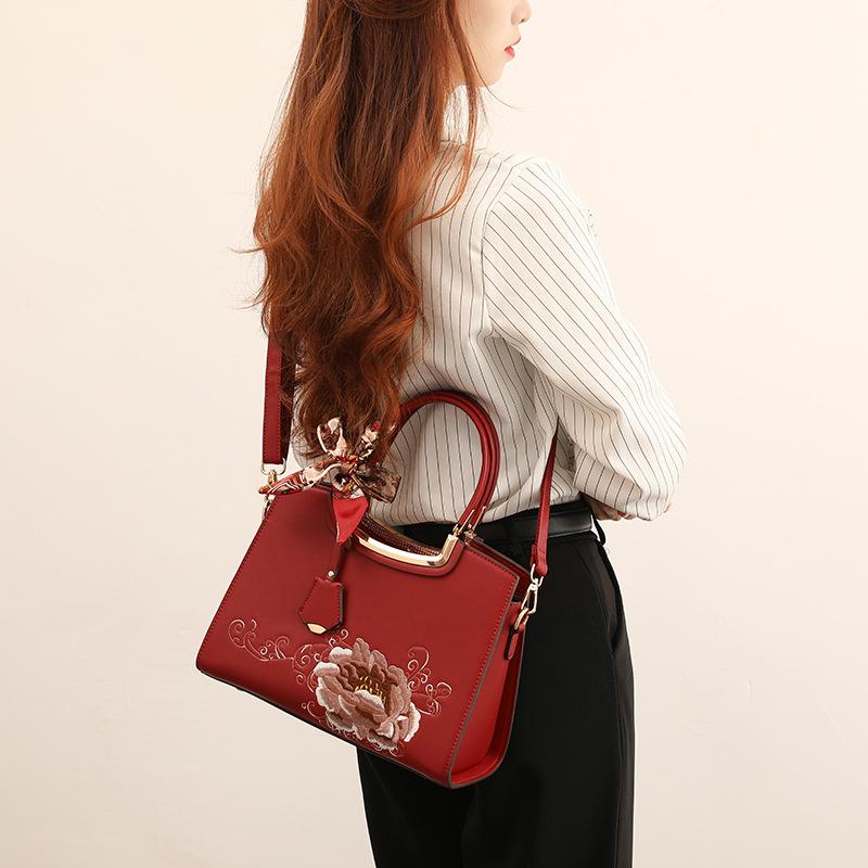 Embroidered Mom Bag with a High-End Feel, 2024 New Model for Middle-Aged Women, Cheongsam Mother-in-Law Bag, Mother's Day Gift