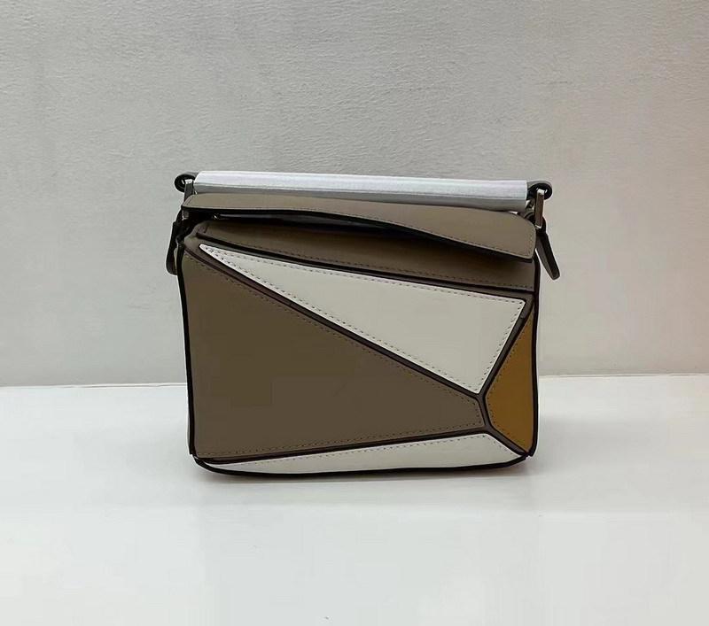 

Genuine Leather Women s Bag With Geometric Stitching Contrasting Color Pillow Bag. Fashionable Portable Single Shoulder Diagonal 18x8x12cm