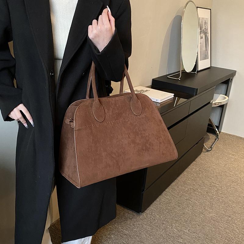 New Large-capacity One-shoulder Hand-held Matte Large Bag with Meat Label and Tag Messenger Bag Large Bag.
