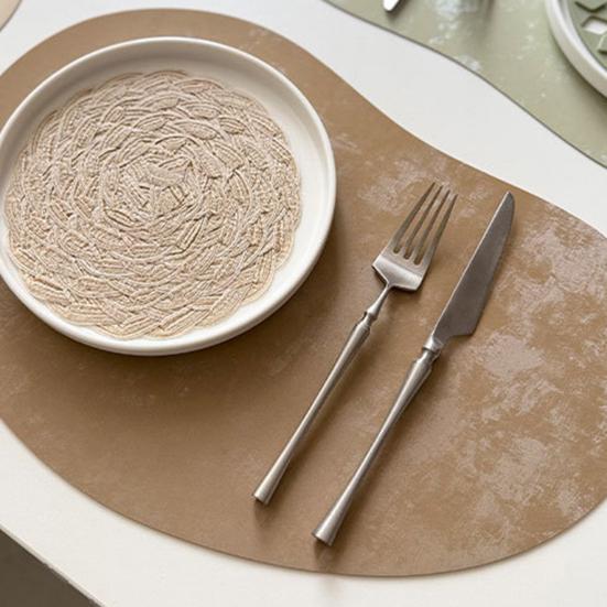 Heat Insulation Placemats, Cashew Nut Shape Pad for Dining Table, Double Side Faux Leather Table Mat for Plates, Nordic Kitchen Decor