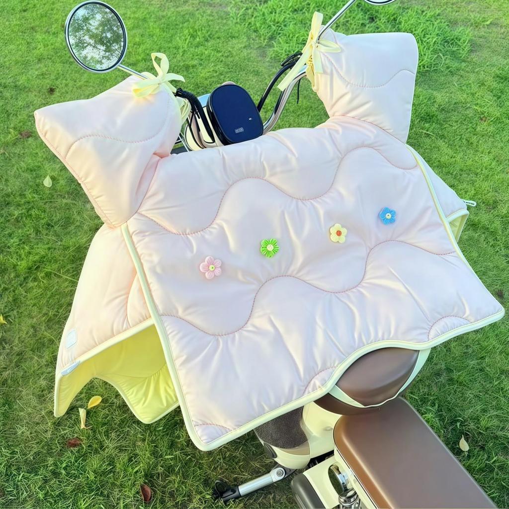 Cute Cartoon Universal Fleece-Lined Thickened Windshield for Winter Battery Cars