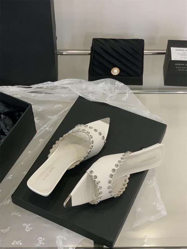 Модная обувь Женская 2025 Блестящие шлепанцы Тапочки Повседневные Средние Пантофли Желе Роскошные Новая Мода Кристальные Сандалии Шелковые Тапочки Повседневная Обувь 35 4420₽