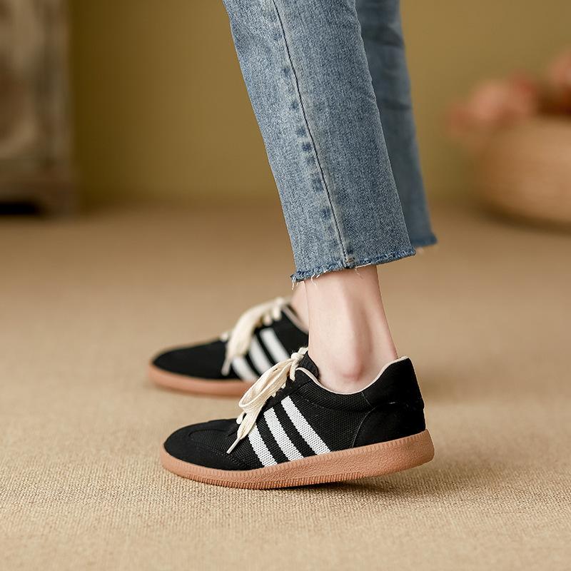 

New round head flat bottom fly knitting sports shoes light casual retro versatile fashion board shoes women s shoes 34 чёрный