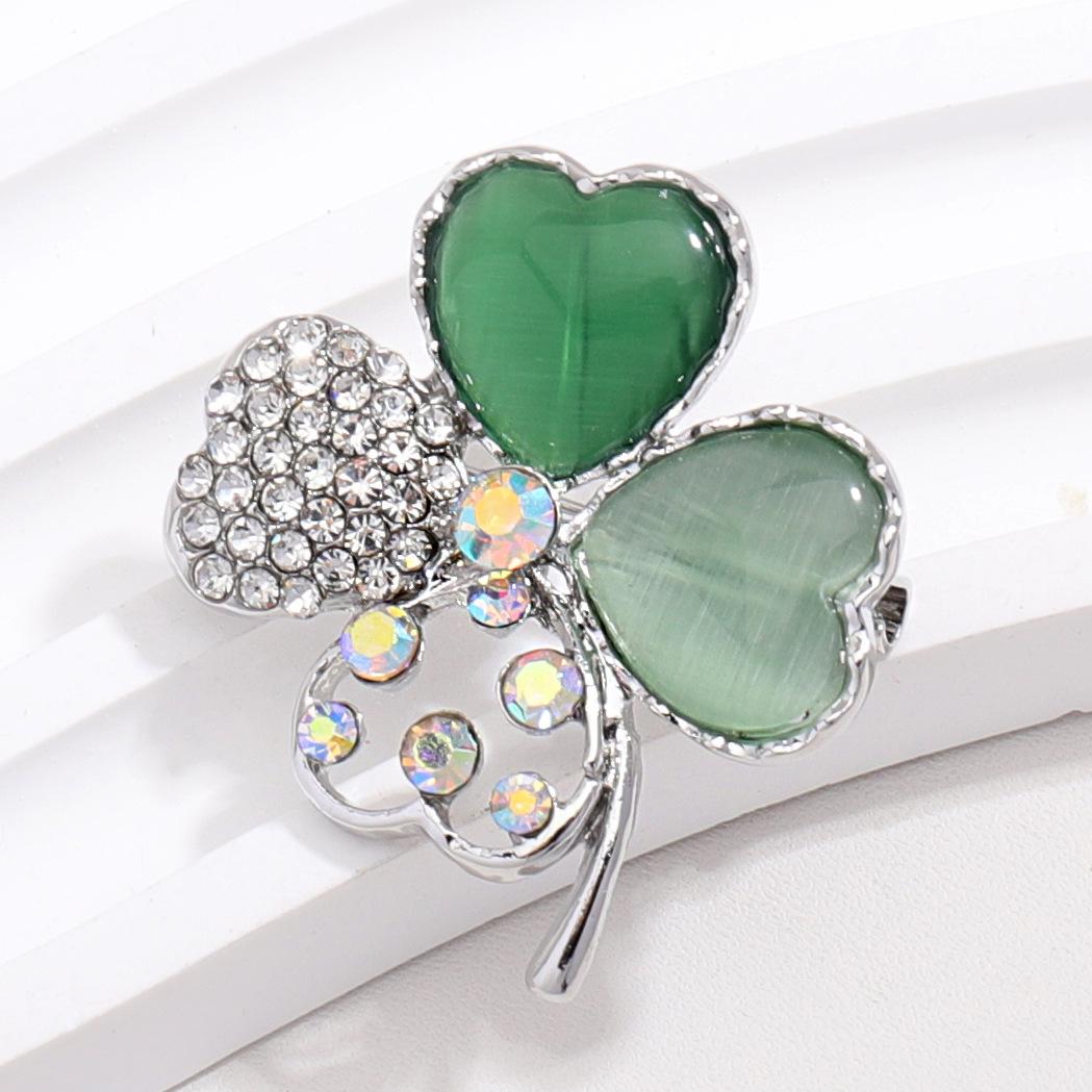 

Стеклянная брошь-клевер из смоляного сплава, прямая продажа, анти-аут, светлая брошь-булавка