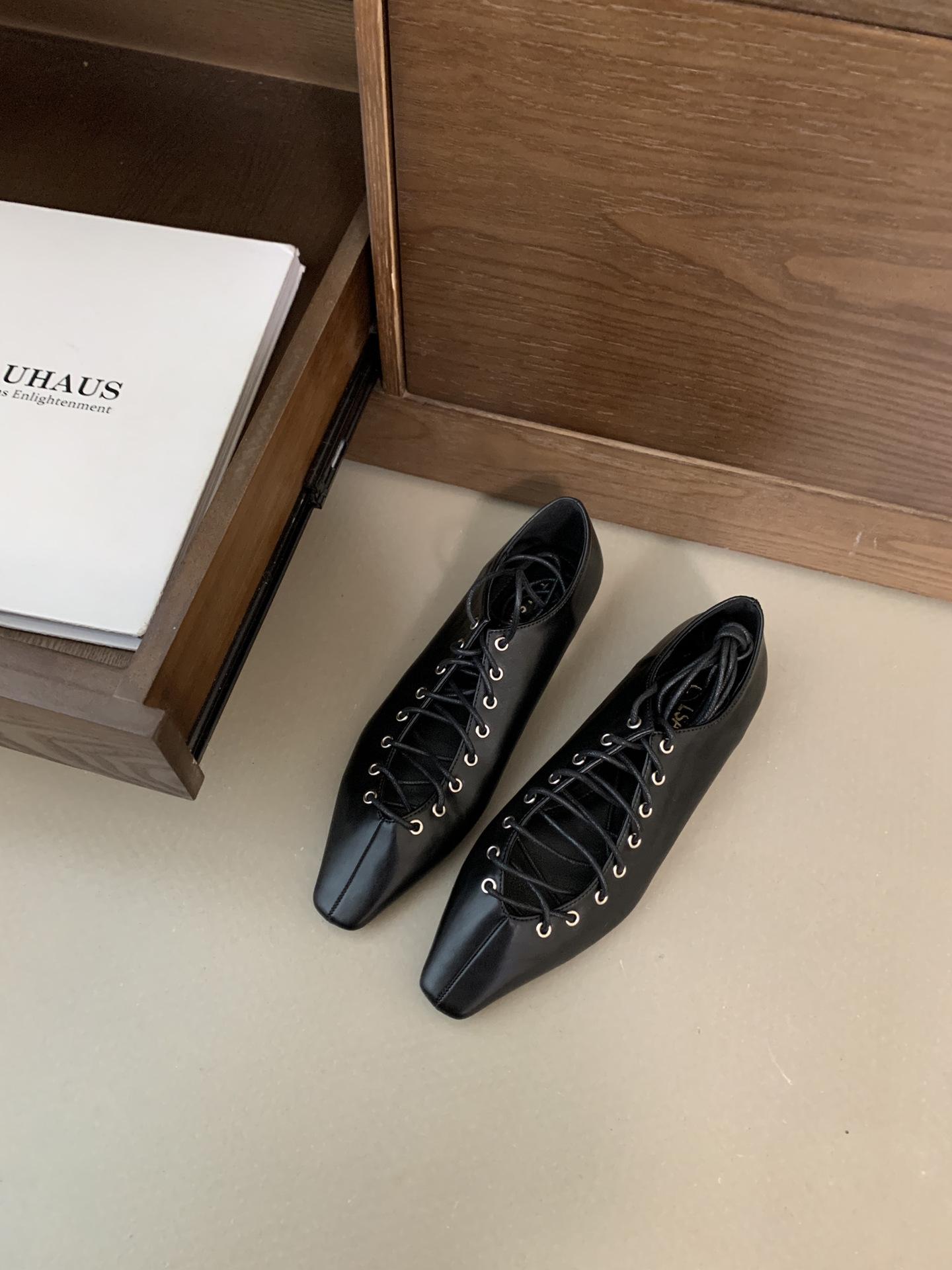 

Лето 2025 Женские римские балетки с квадратным носком, низким вырезом и перекрещивающимися ремешками 38