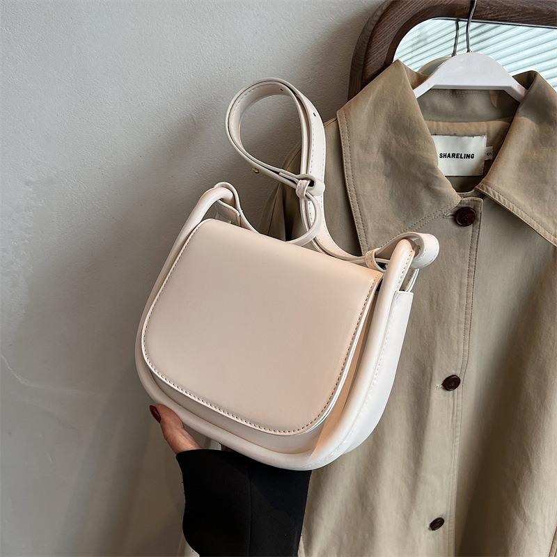 New fashion high sense retro shoulder small bag women's summer tide simple messenger saddle bag